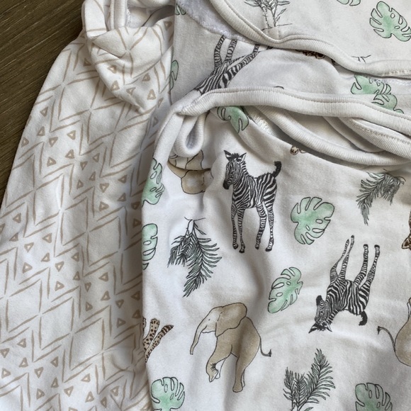 🌼 Aden + Anais Swaddles - Picture 2 of 4